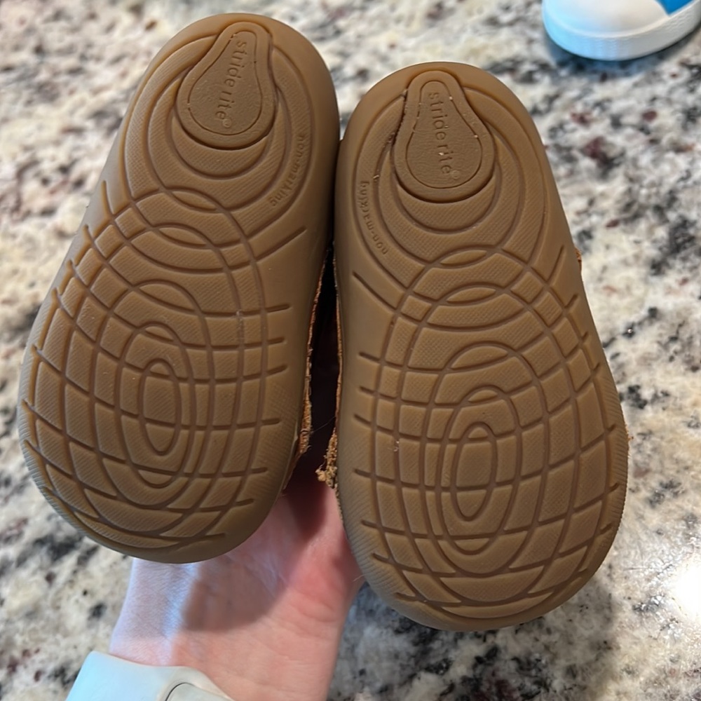 Stride rite boots size 4w - Picture 2 of 2
